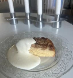 Äppelkaka med smör