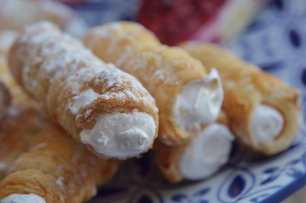 Cannoli Recept med äpple och vaniljsås
